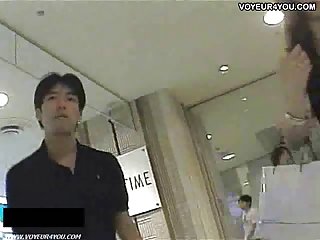 Красиві дівчата у міні спідницях красиві дівчата