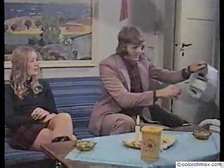 Карколомна красуня Айві Роуз сиділа собі в кав'ярні, спокійно листувалася з подругою, а тут до неї за столик сів заклопотаний збоченець. Базіка запропонував грошей за секс, не приховуючи свого ганебного бажання всунути шкіряний набалдашник незнайомці між ніг. В кишені бабія, запавшего на м'ясисті буфера спокусниці, шелестіло готівку. Грошей у пікапера вистачило не тільки для покупки у дівиці мінету, але і незахищеного контрацепцією статевого узливання. Пройдисвіт отримав від сучки більше, ніж деякі шанувальники під час серйозних стосунків, тому що в США гроші є рушійною силою, а не любов!