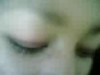 Руда Соня уявити не могла, що Женя в неї закохається. Ставна дівчина вишуканою породи виділялася на тлі інших ровесниць. Помітний манікюр, яскравий колір волосся, бліда шкіра, гарні соковиті форми, вузька талія, довгі ніжки – це незрівнянне пишність дісталося спритно коротышке випадково. Красуня зайшла в гості, коли забула ключі від квартири. Верткий молодик мав в запасі одну годину, щоб підгорнути прекрасну німфу.