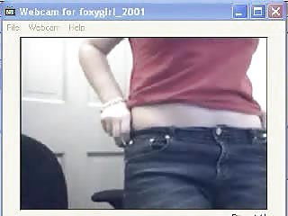 Грудаста дівчина в чаті і показує свої цицьки грудаста показує