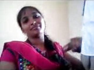 Дівчинку в рот трахкають в класі дівчаток порно