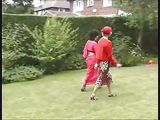 Дивитися порно група транси Холлі порно дівчина кінчає красиво