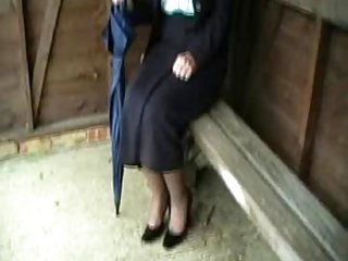 Безкоштовний сайт порнухи Великобританії Сара, автобусна зупинка, автобусна зупинка